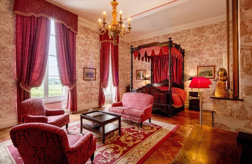 Saint-Christophe-des-Bardes Bed & Breakfast | Experience Château Fombrauge: A Unique Wine Retreat