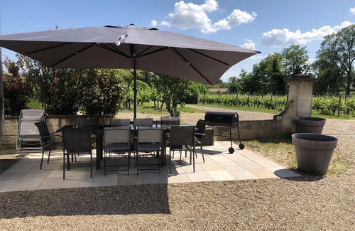Saint-Magne-de-Castillon House | Relax at Château de Laussac with Pool & Pet-Friendly Stay