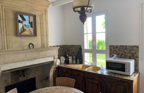 Saint-Magne-de-Castillon House | Family-Friendly Château Roseyrol Near Saint-Emilion, Rated 9.4