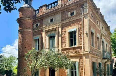 Fenouillet House | Exquisite Château à Toulouse with Pool and Ocean Views