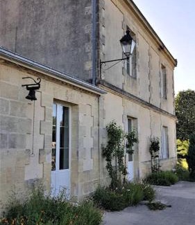 Queyrac Villa | Relax at Château Bernon Gite for 15 with Pool & Ocean Views