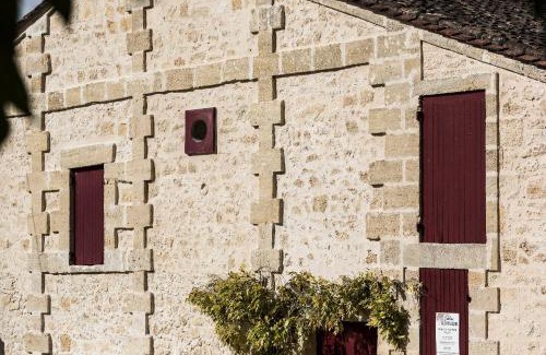 Montagne Bed & Breakfast | Discover Château Croix Beauséjour: Family & Pet Friendly Stay