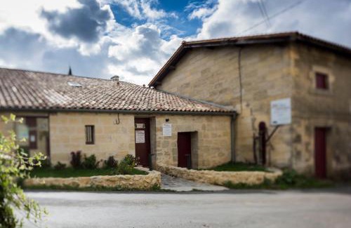 Montagne Bed & Breakfast | Discover Château Croix Beauséjour: Family & Pet Friendly Stay