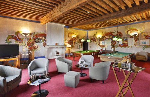 Saint-Jean-d'Ardieres Hotel | Elegant Château de Pizay: Pool, Spa & High Guest Ratings