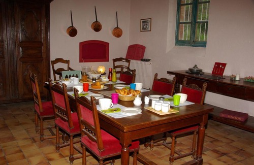 Saint-Paul-de-Fenouillet Bed & Breakfast | Experience Comfort at Château de Peyralade - Rated 9/10