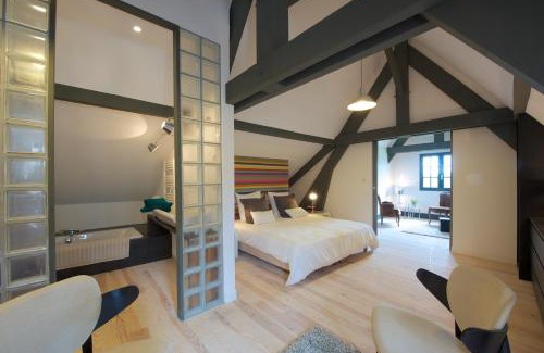 Bugnein Bed & Breakfast | Elegant Château de Baylac - 4-Star, Family-Friendly Stay