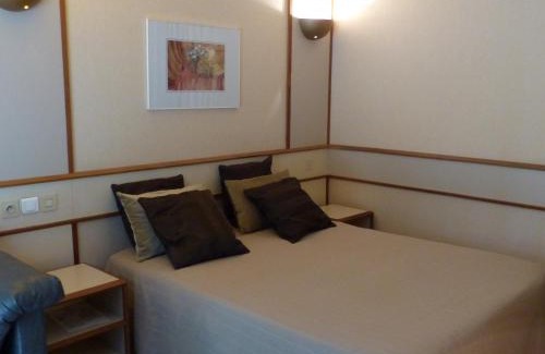 Bazeilles Hotel | Welcoming Château de Bazeilles: Pet-Friendly Getaway