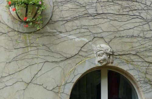 Bazeilles Hotel | Welcoming Château de Bazeilles: Pet-Friendly Getaway