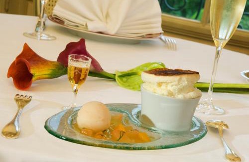 Joue-les-Tours Hotel | Relax at Château de Beaulieu with Spa & Pool Amenities