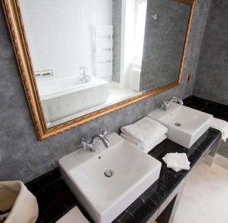 Villie-Morgon Bed & Breakfast | Pet-Friendly Retreat at Château de Bellevue B&B, Rated 9.2