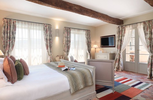 Flayosc Hotel | Indulgent Stay at Château de Berne: 5-Star Escape Awaits