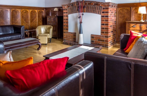 Bogis-Bossey Hotel | Discover Château de Bossey: Family-Friendly Getaway