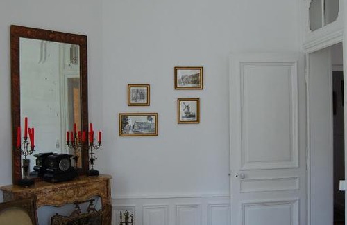 Broyes Bed & Breakfast | Enchanting Château de Broyes with Pool & Hot Tub Amenities
