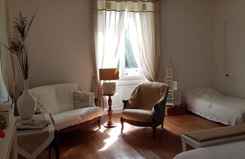 Cherves-Richemont House | Guest Rated 9.4: Château de Champblanc with Pool & Dining