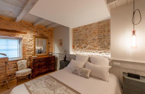Blace House | Pet-Friendly Getaway at Château de Champ-Renard - Rated 9/10