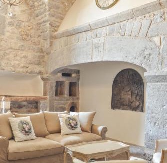 Ruoms House | Pleasant Oceanfront Stay at Château De Chaussy - 4 Stars