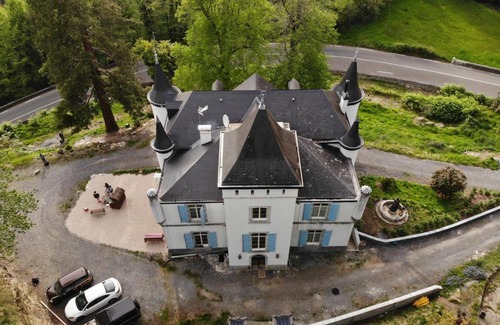 Sevignacq-Meyracq Bed & Breakfast | Enchanting Château de Druon: Guest Rated 9.5, Family-Friendly