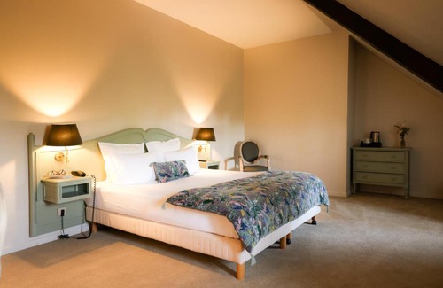 Onet-le-Chateau Hotel | Explore Pet-Friendly 4-Star Hotels in France with Ocean Views