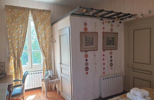 Saint-Bonnet-les-Oules Bed & Breakfast | Elegant Château de Saint Bonnet les Oules with Ocean Views