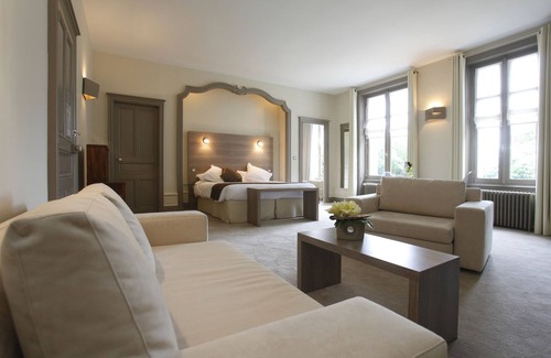 Saint-Laurent-sur-Sevre Hotel | Elegant Château de la Barbinière with Pool & Family-Friendly Amenities