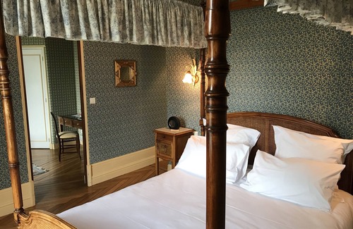 Sassetot-le-Mauconduit Hotel | Family-Friendly Stay at Château de Sissi with Breakfast