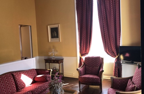 Sassetot-le-Mauconduit Hotel | Family-Friendly Stay at Château de Sissi with Breakfast