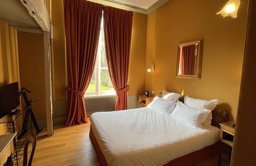Sassetot-le-Mauconduit Hotel | Family-Friendly Stay at Château de Sissi with Breakfast