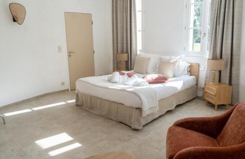 Villeneuve-les-Avignon Apartment | Experience Unmatched Elegance at Château de l'insolas