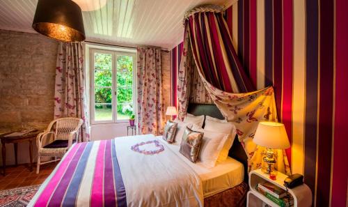 Moreilles House | Château de l'Abbaye: A 4-Star Retreat with Ocean Views