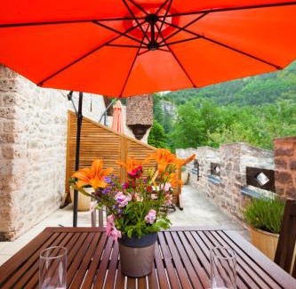 Laval-du-Tarn Hotel | Chateau De La Caze: Oceanfront Retreat with Spa and Pool