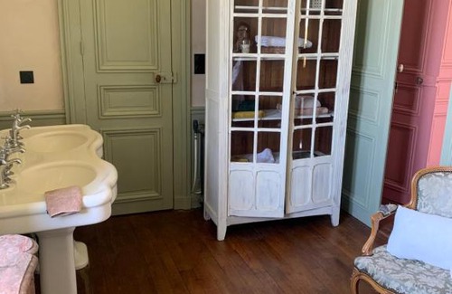 Janze Bed & Breakfast | Discover Family-Friendly Elegance at Château de la Franceule