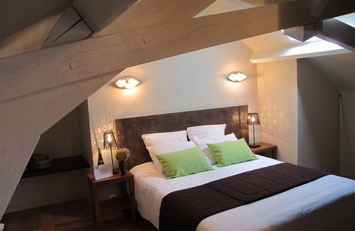 Le Pallet Bed & Breakfast | Experience Tranquility at Château de la Galissonnière