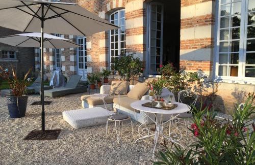 Villeny Bed & Breakfast | Elegant Château de la Giraudière with Breathtaking Ocean Views