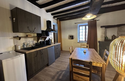 Vicq Cottage | Discover Château de la Mothe - Gîte Hugues de Paynes Retreat