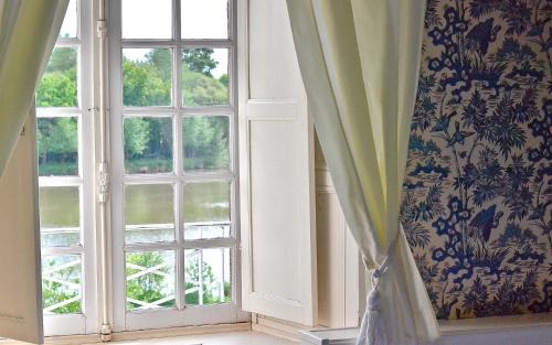 Pleugueneuc Bed & Breakfast | Inviting Château de la Motte Beaumanoir with Ocean Views