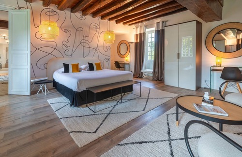 Vivy House | Experience Château de la Ronde with Pool and Spa Comfort