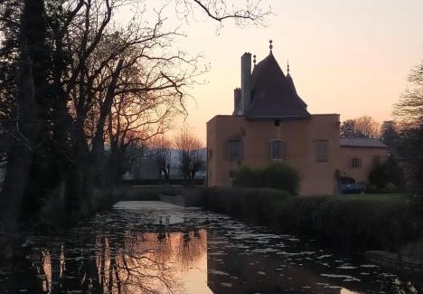 Denice Bed & Breakfast | Oceanfront Escape at Château de la Venerie - Rated 9.3/10