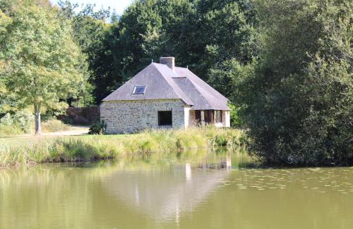 Landevant Bed & Breakfast | Explore Château de Lannouan: Top-Rated with Pool & Breakfast