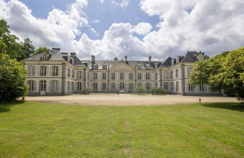 Landevant Bed & Breakfast | Explore Château de Lannouan: Top-Rated with Pool & Breakfast