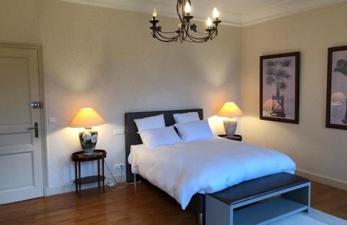 Landevant Bed & Breakfast | Explore Château de Lannouan: Top-Rated with Pool & Breakfast