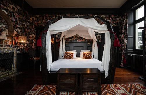 Carquefou Hotel | Elegant Château de Maubreuil: 5-Star Oceanfront Retreat