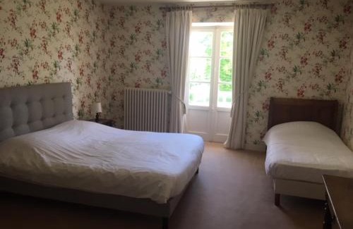 Chalais Hotel | Pet-Friendly Château de Mavaleix with Oceanfront Pool