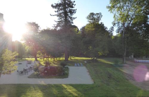 Chalais Hotel | Pet-Friendly Château de Mavaleix with Oceanfront Pool