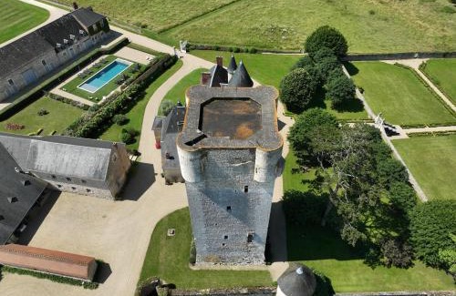 Tendu Bed & Breakfast | Experience Relaxation at Château de Mazières with Ocean Views