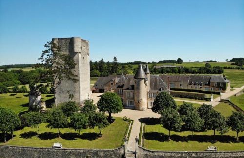 Tendu Bed & Breakfast | Experience Relaxation at Château de Mazières with Ocean Views
