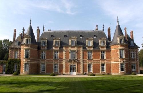 Tourville-sur-Arques Bed & Breakfast | Oceanfront Escape at Château de Miromesnil - Rated 9.2/10