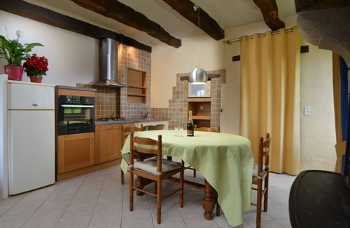 Corseul House | Family-Friendly Stay at Château de Montafilan with Kitchen