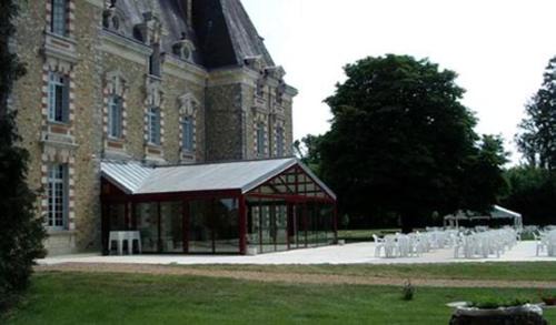 Parigne-lʼEveque Bed & Breakfast | Discover Au Chateau de Montbraye with Oceanfront Views