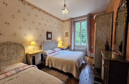 Lezoux House | Elegant Château de Montsablé with Spa & Breakfast Included