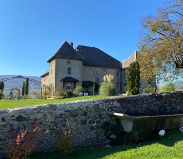 Vallieres Bed & Breakfast | Elevated Oceanfront Stay at Château de Morgenex – 9.7/10